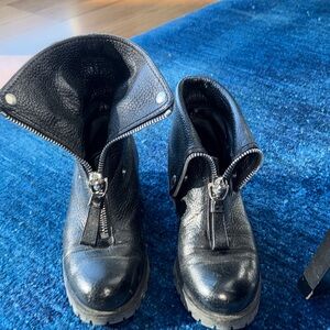 Alexander McQueen Black Leather Boots with Skull Zipper